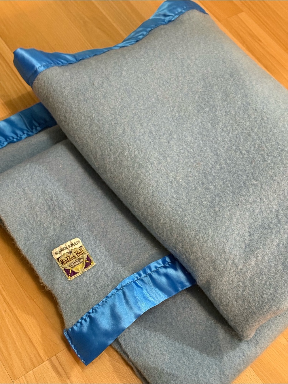 1950’s/60’s Eatons Haddon Hall Wool mothproof blanket - Picture 2 of 5